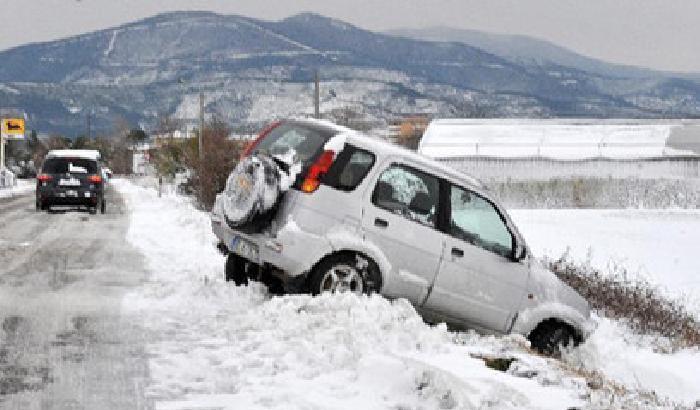 Sotto la neve l'Italia si scopre ridicola