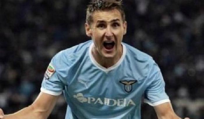 Calcio e memoria: Klose visita Auschwitz