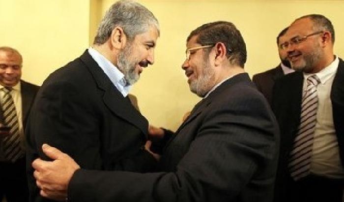 Hamas accoglie Mashaal e fa il tifo per Morsi