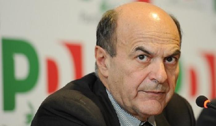 Bersani contro Grillo: solo i miliardari campano sulle macerie