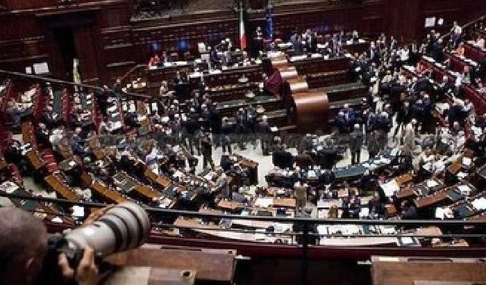 Legge anti-movimenti: scintille tra Grillo e il Pd