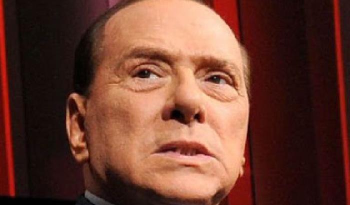 Tutti gli uomini di Berlusconi in coro: eversione