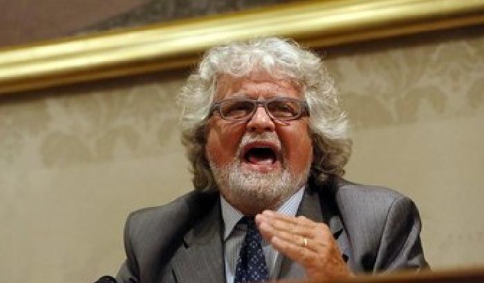 Grillo all'attacco: colpo di Stato d'agosto