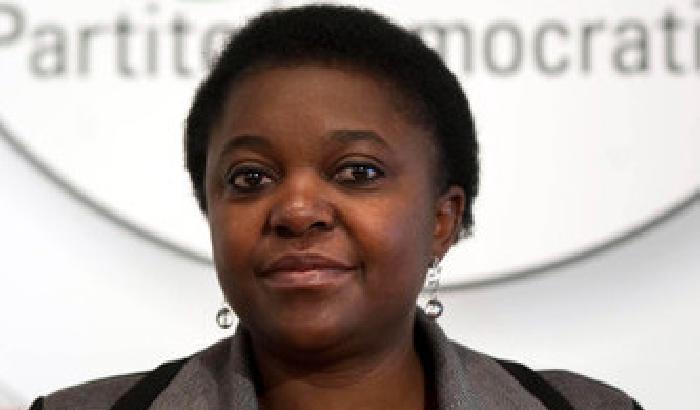 Mettete la Kyenge sul barcone: la Lega insiste