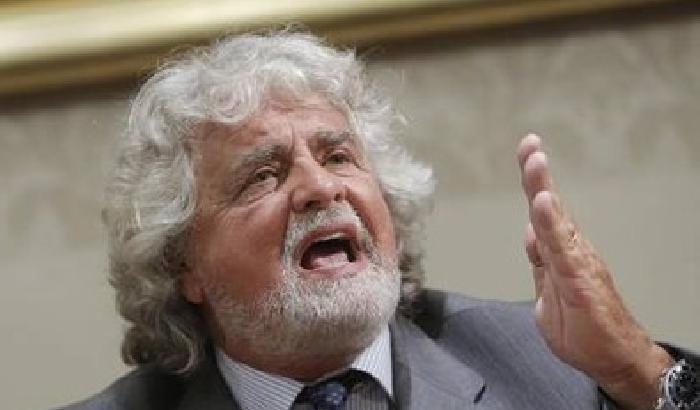 Grillo contro il Pd: due euro per farsi prendere in giro