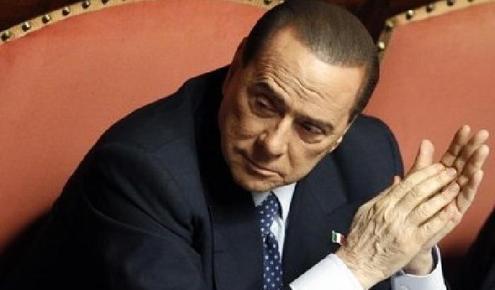 Berlusconi non andrà al vertice del Ppe: negato il passaporto