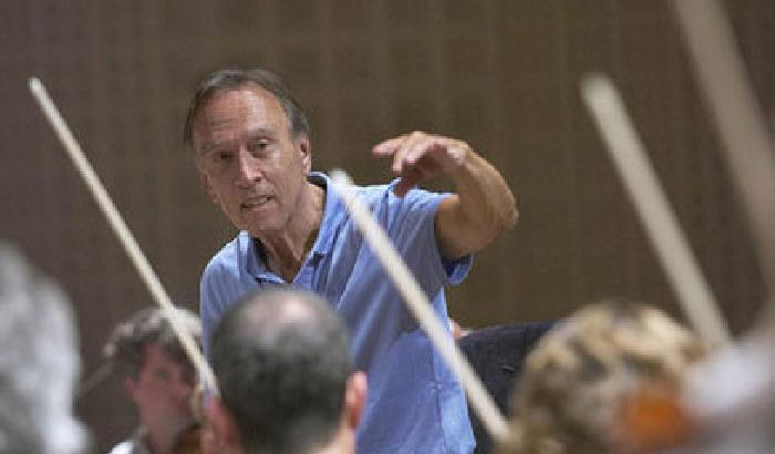 Abbado: aperta la camera ardente, presente Napolitano