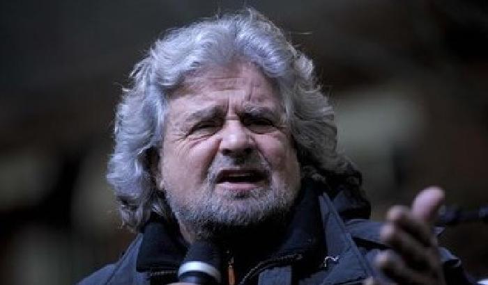 Grillo necrofilo: i partiti? Accarezzateli come i morti