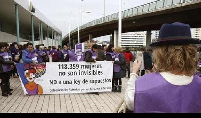 Spagna: in treno fino a Madrid per difendere il diritto all'aborto