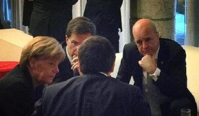 Renzi alla Merkel: noi rispettiamo i patti non come voi nel 2003