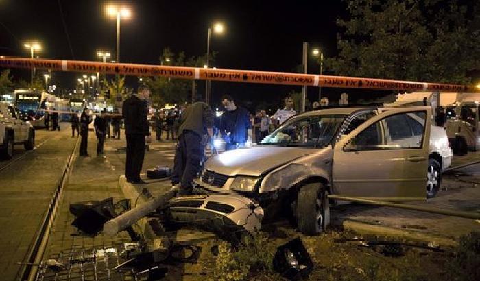 Attentato a Gerusalemme, auto piomba sui passanti