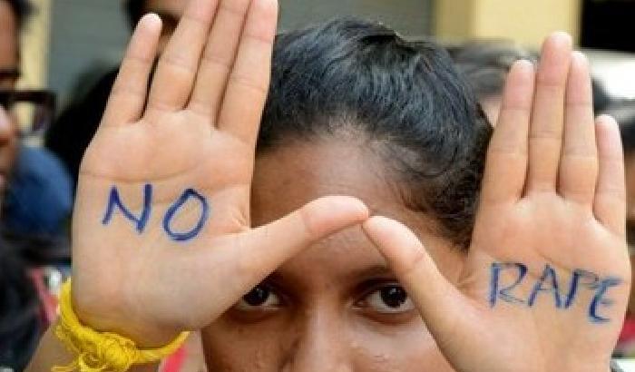 India, 19enne si ribella alla violenza: viene data alle fiamme