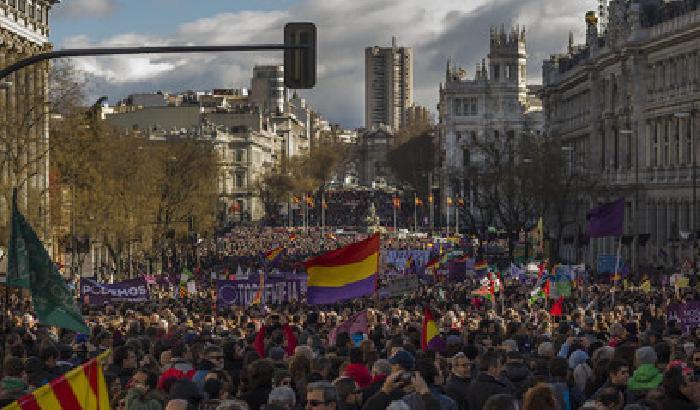 Podemos vola nei sondaggi e riempie le piazze