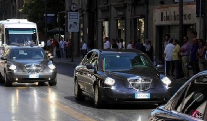 Mattarella taglia le auto blu al Quirinale