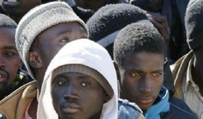 Emergenza migranti, l'Ue volta le spalle