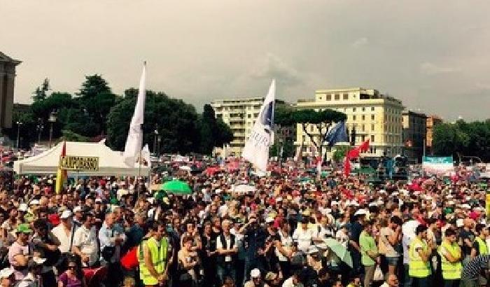 In piazza per il Family Day a Roma, tra proteste e bandiere