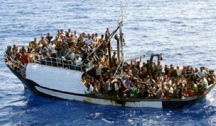 Un miliardo l’anno per i migranti e  l’economia italiana gira