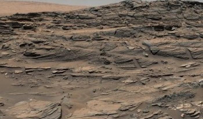 Spazio: dune pietrificate sul suolo di Marte