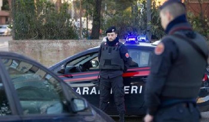 Napoli: 12enne costretto al freddo e torturato dal padre