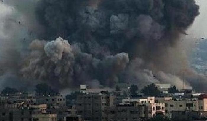 Raid su Gaza: tra i morti una donna incinta