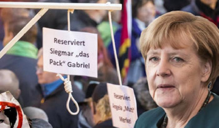 Alla manifestazione anti immigrati, spunta il patibolo per la Merkel