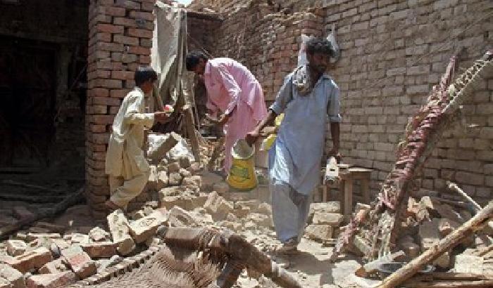 Potente scossa di terremoto tra Pakistan e Afghanistan: 145 morti