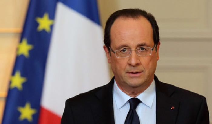 Hollande chiede 3 mesi di stato d'emergenza