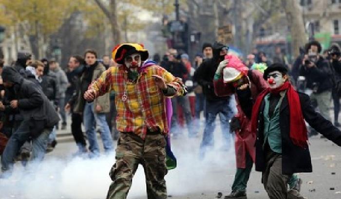 Parigi, cariche e 100 fermi al corteo