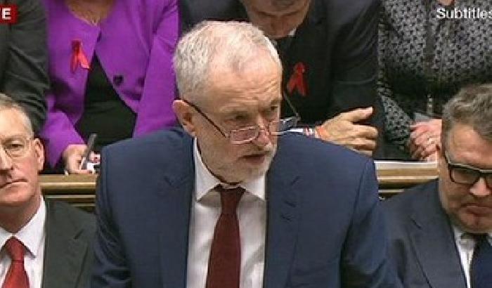 Isis, Cameron: 'Corbyn simpatizza per il terrorismo'. E' polemica