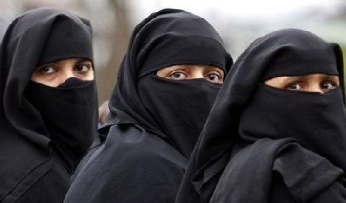 La Lombardia vieta di indossare burqa e niqab negli ospedali