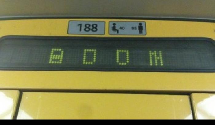 Bruxelles: appare la scritta 'boom' nella metro, polemica sul web