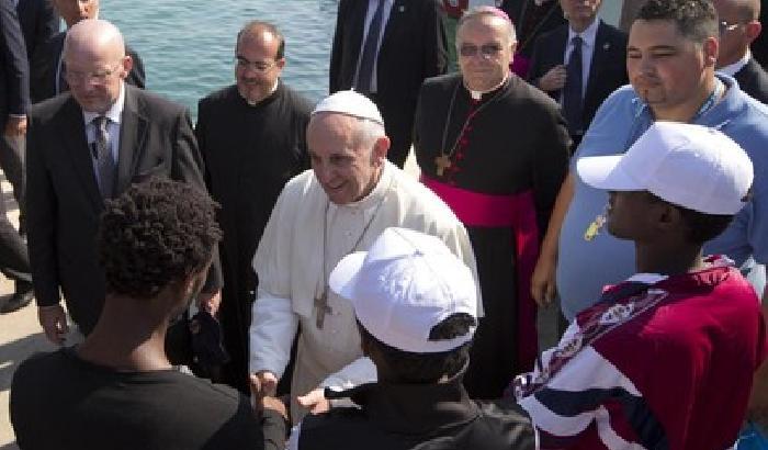 Il Papa progetta un viaggio a Lesbo per incontrare i migranti