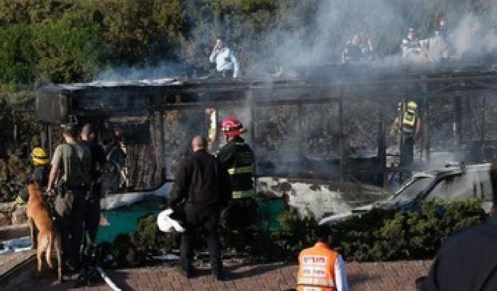 Gerusalemme, esplosione su un bus: almeno 20 feriti