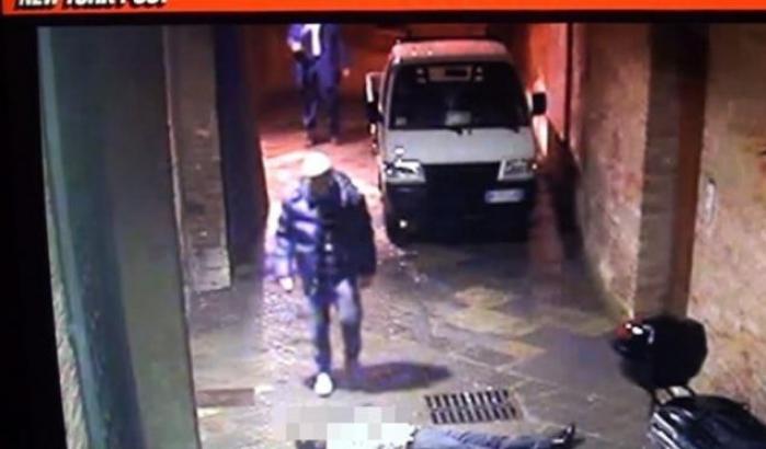 Mps, video morte David Rossi: i due uomini vicino al corpo già identificati