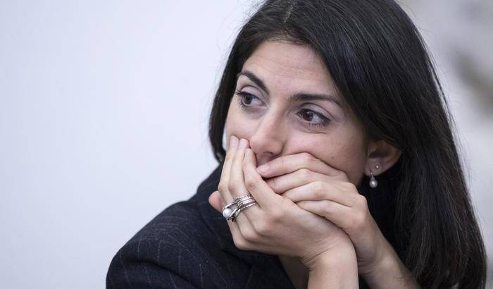 Raggi smentisce: non c'è nessuna trattativa con la Procura