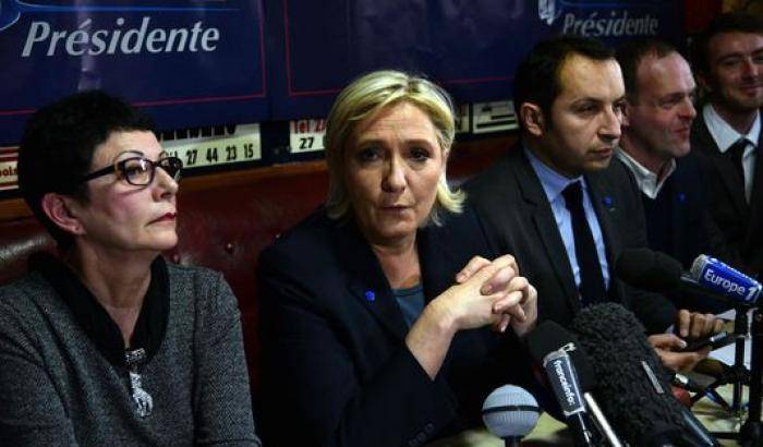 Le Pen non restituisce i soldi all'Europarlamento: è il nostro avversario