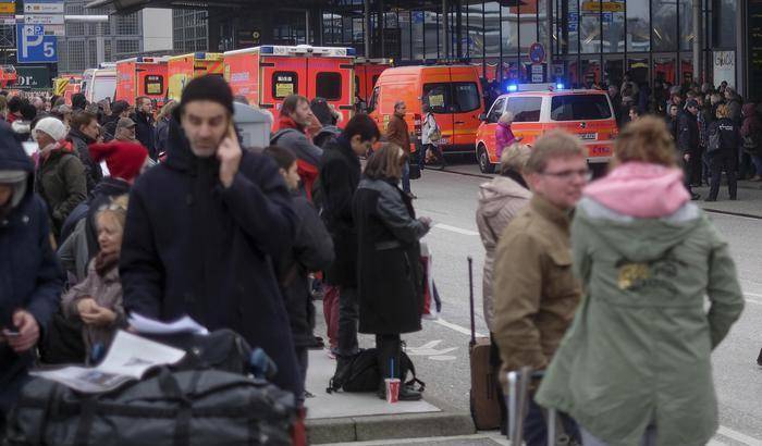 Amburgo, 68 persone intossicate all'aeroporto. Scalo riaperto dopo un'ora
