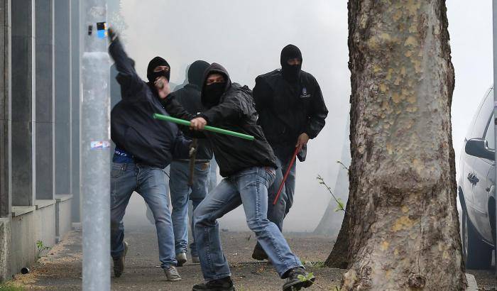 Follia ultras a Sassari: scontri e feriti tra tifosi del Cagliari e della Torres