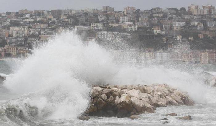 Il maltempo flagella ancora l’Italia: temporali, venti e grandine scivolano verso Sud