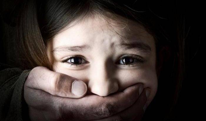 Violenza sessuale aggravata su una bimba di 8 anni: arrestato un pedofilo di 67 anni