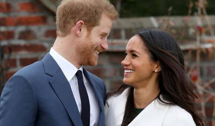 Via i senzatetto per non disturbare le nozze di Harry e Meghan: bufera sui conservatori