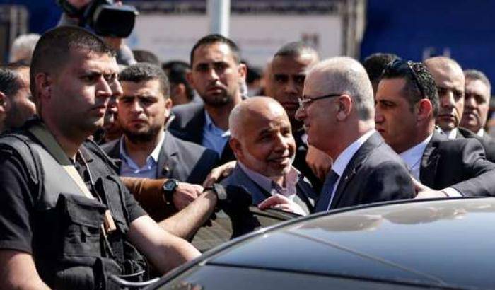 Abu Mazen accusa Hamas: responsabili dell'attentato al premier Hamdallah