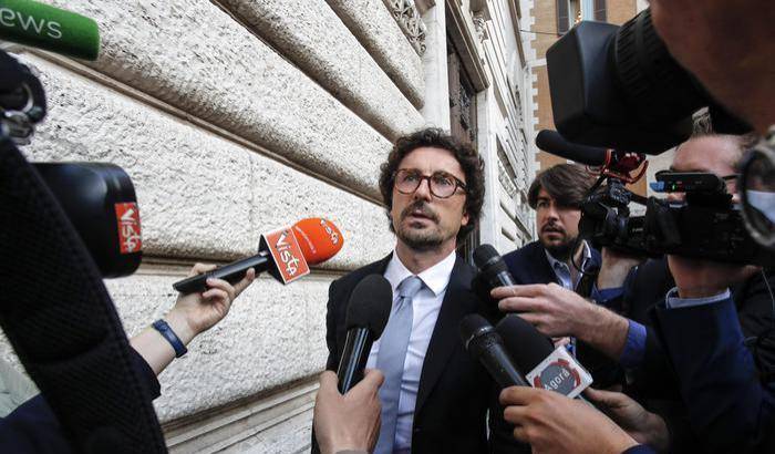 Toninelli: "No al governo di tregua proposto da Mattarella ma al voto subito"