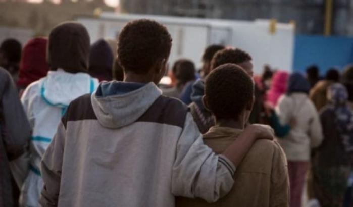 Italia Far West razzista: sparano ancora un piombino contro un migrante