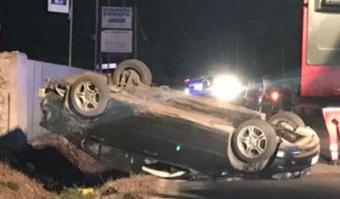 Senza patente e ubriaco perde il controllo dell'auto: muore la figlioletta