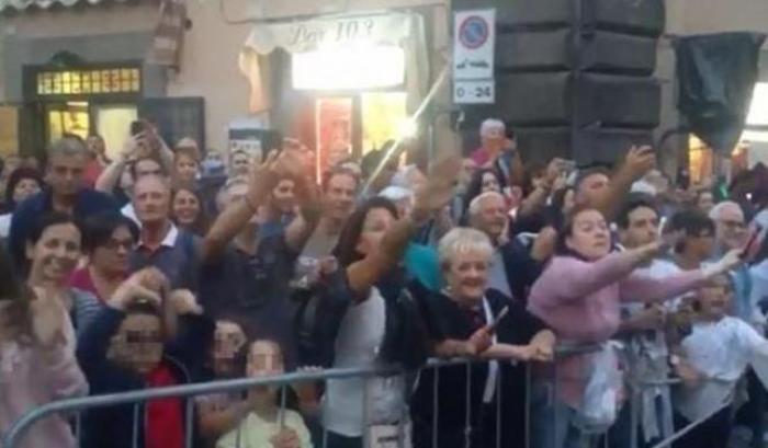 Non consoliamoci con il bambino, la gente che applaude Salvini a Viterbo è ciò che preoccupa