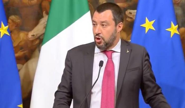 Immigrazione, Salvini attacca le Ong: "Sono in contatto con i trafficanti" (e le prove?)