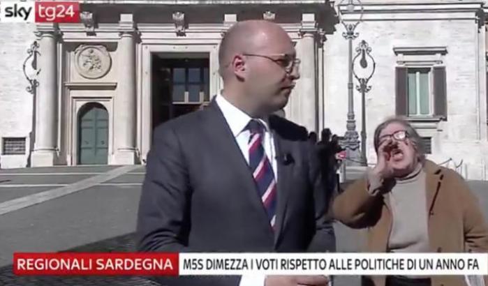 Anziana urla 'Maledetti' durante la diretta, fuori programma per Sky Tg24