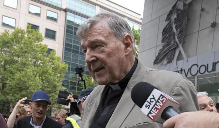 Il cardinale George Pell dichiarato colpevole di abusi sessuali su due 13enni