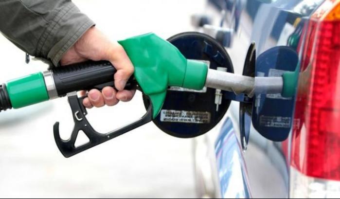 Prezzi della benzina in forte calo: 1,94 al litro per la verde, diesel a 1,90